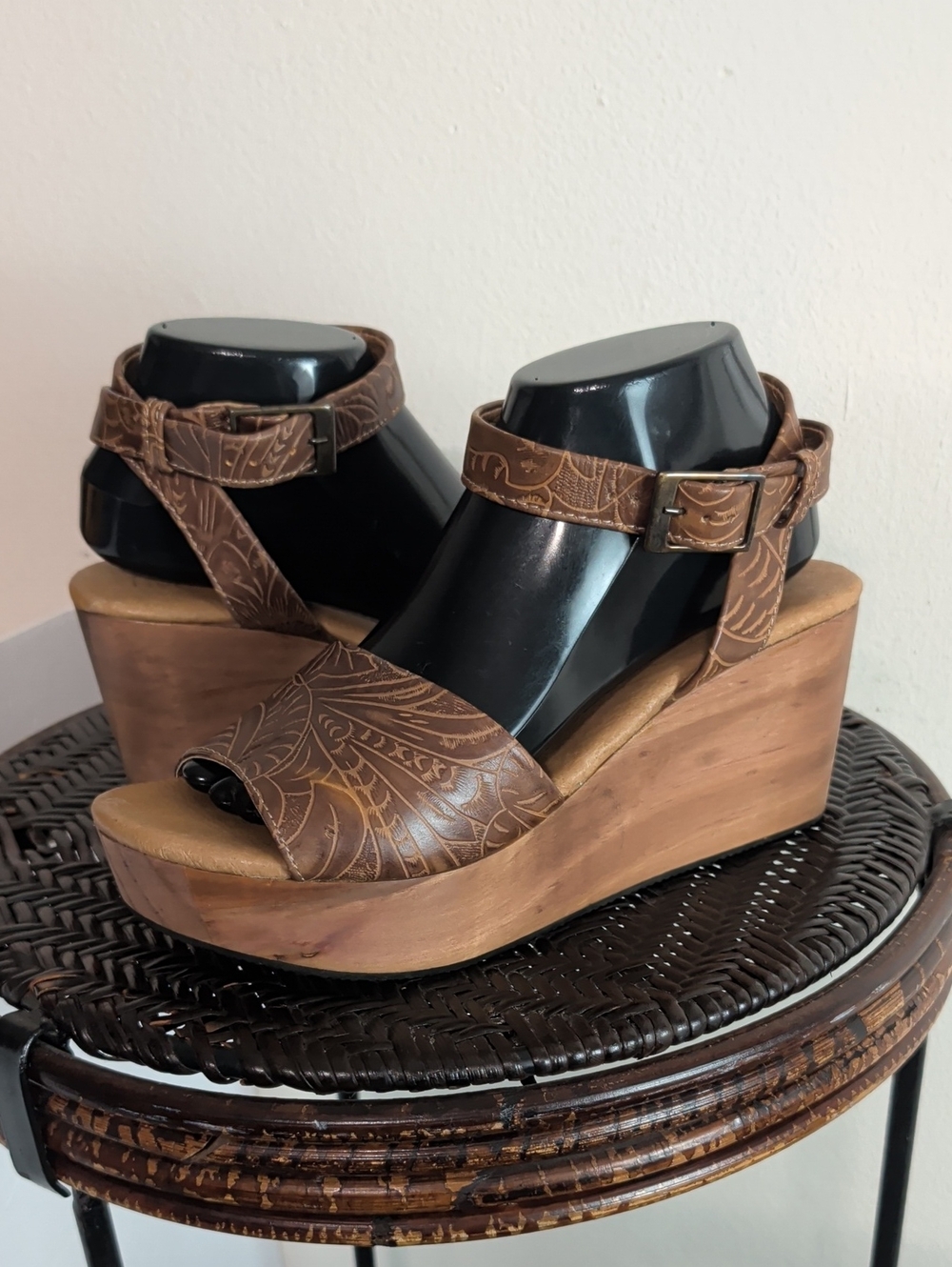 Sundance Five Worlds Sandal Heels Women Size 9